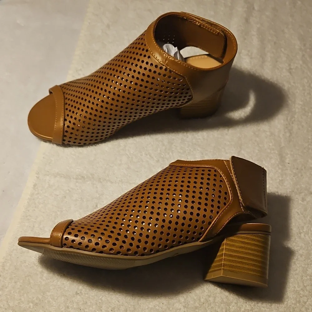 J.‎ Adams Tan PU Perforated Slingback Block Heel Straps Sandals Women's Size 6